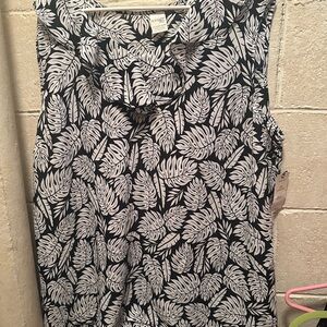 Black and White Leaf Print‎ Women's Top